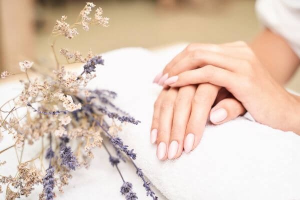 Tendências de Esmalte da Primavera Cores Vibrantes e Estilosas