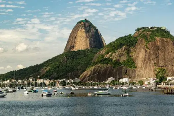 Essência da Amazônia: A Influência Musical de Mariah Carey e Seu Legado Cultural